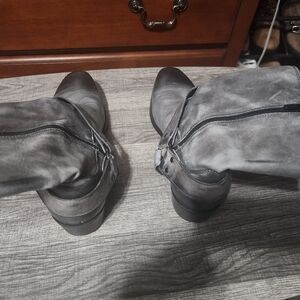 Mens Aldo Gray Leather Boot. Great Shape. SIZE 41, US Size 8.